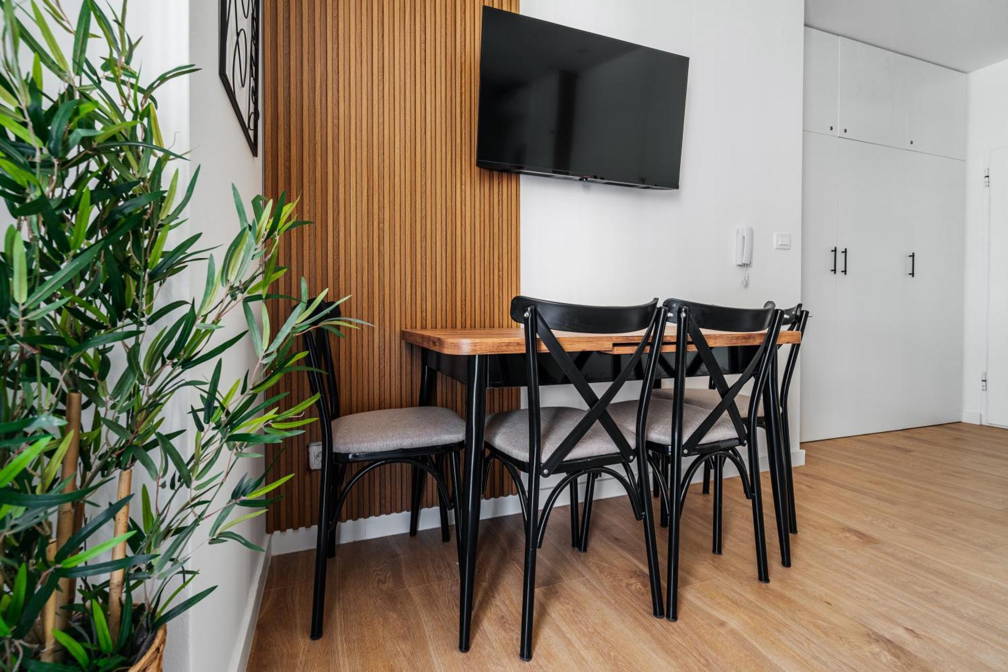 Aura Tower Aparments By In Property Rafailovici Luaran gambar
