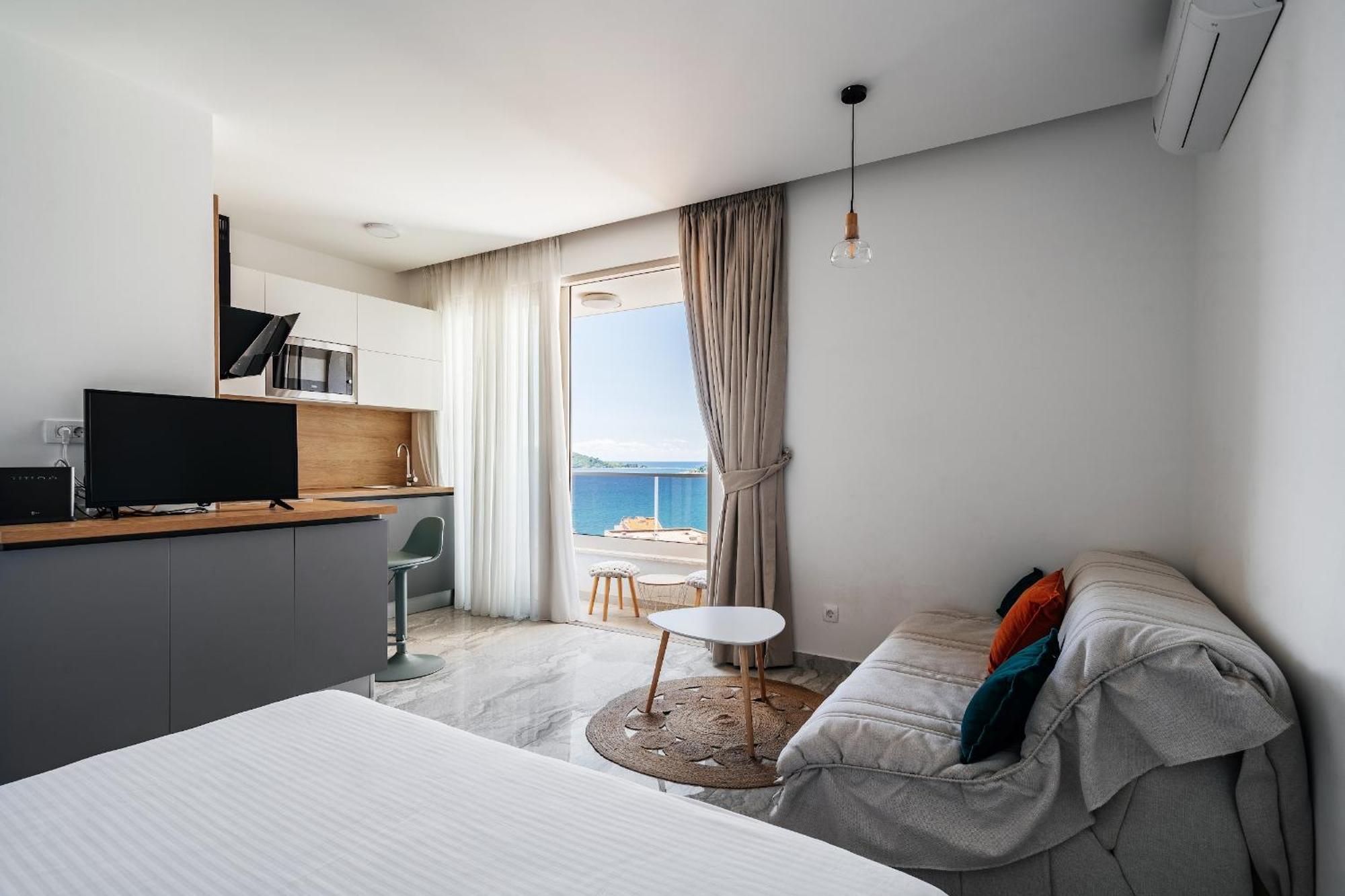 Aura Tower Aparments By In Property Rafailovici Luaran gambar